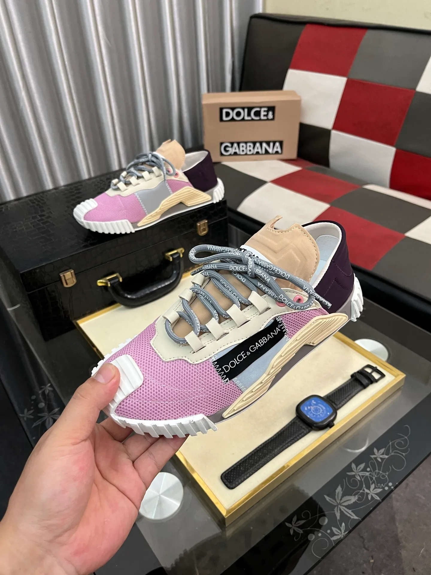 Men's shoes 💰440⌚️⌚️DG's latest popular 🔥🔥casual shoes, the tongue has the brand's iconic details, and the combination of silk cowhide and cow suede enhances the style. Fashionable and versatile, it can complement any look. Create an exquisite design with unique dynamic vitality and modern atmosphere, showing modern elegance. Size: 35-46
